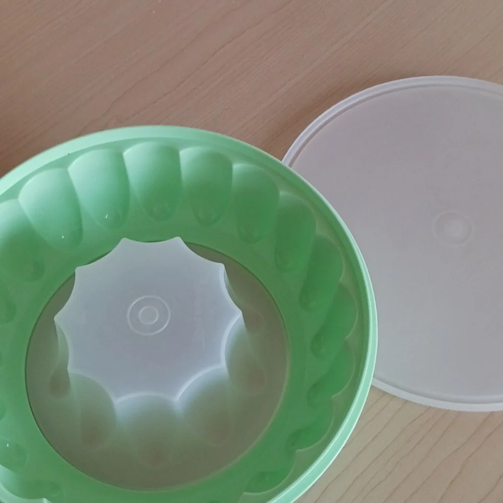 Tupperware vintage Ring Mold Ice Jello